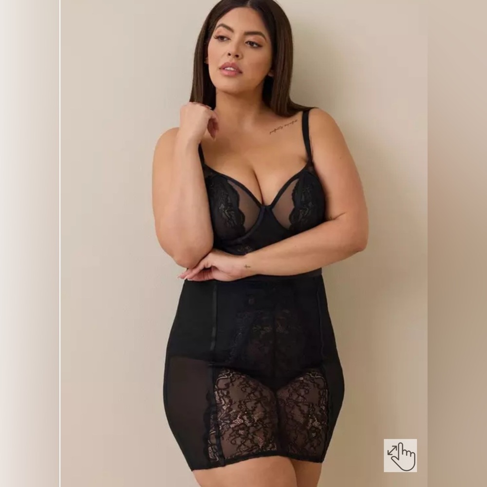 Elegant Black Lace Chemise